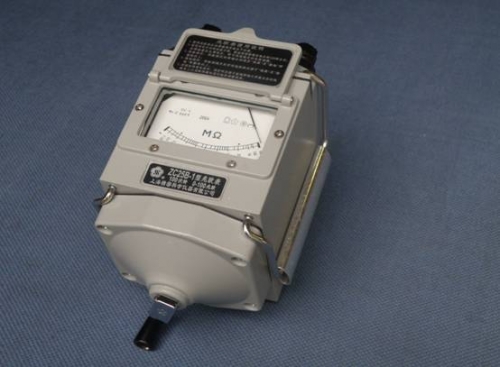 上海六表厂手摇式兆欧表ZC25B-4